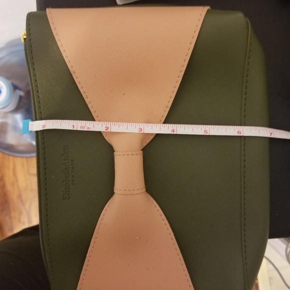 🍁 3/$25 - Elizabeth Arden Makeup bag - Picture 5 of 5
